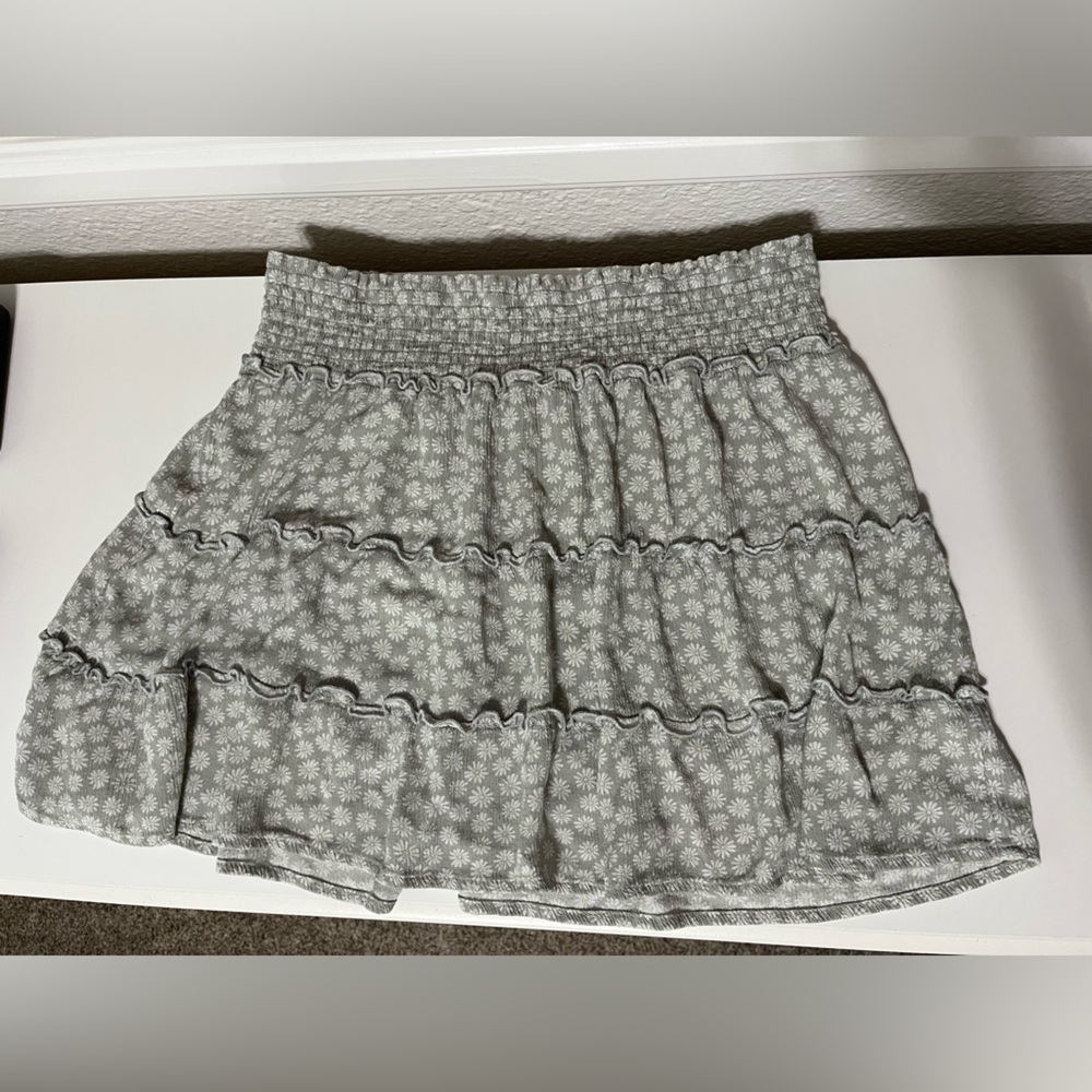 NWOT Hippie Rose Junior’s Large Light Green Floral Skirt